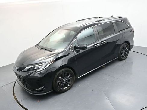Used 2023 Toyota Sienna XSE image 36