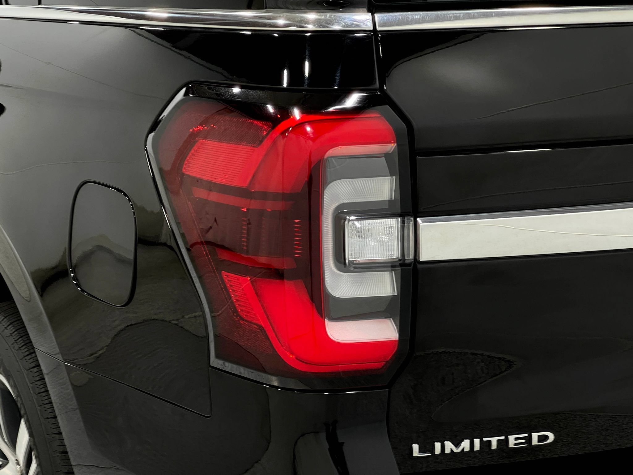 Used 2024 Ford Expedition Limited AWD/4WD image 36