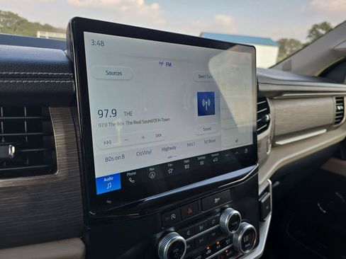 Used 2024 Ford Expedition Limited image 21