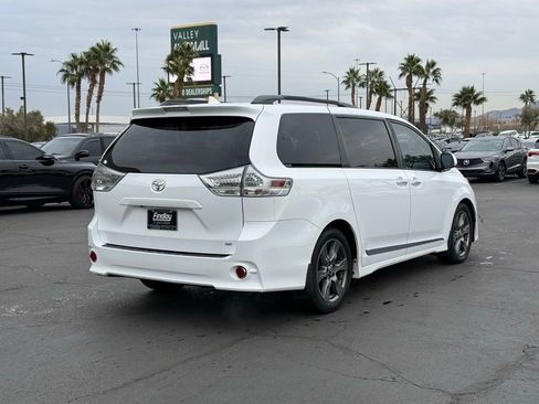 Used 2018 Toyota Sienna L image 5