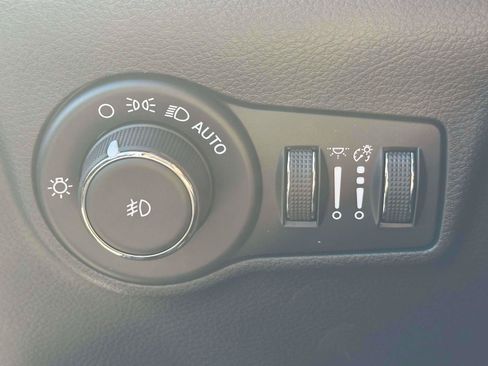 Used 2024 Jeep Compass Limited w/ Sun and Sound Group AWD/4WD image 20