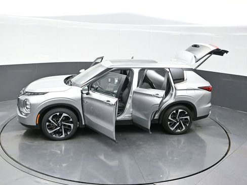 Used 2024 Mitsubishi Outlander SE image 48