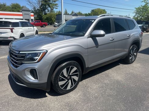 Used 2024 Volkswagen Atlas SEL AWD/4WD image 9