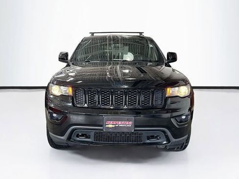 Used 2019 Jeep Grand Cherokee Laredo AWD/4WD image 4