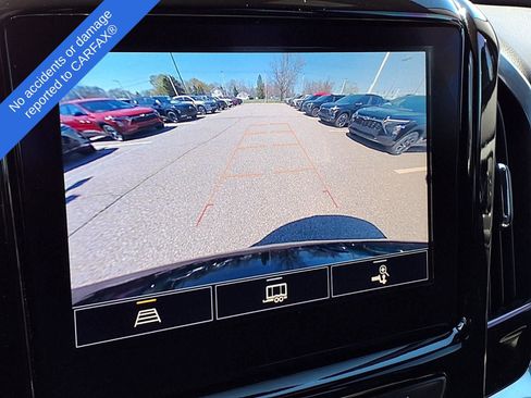 Used 2023 Chevrolet Traverse LT image 24