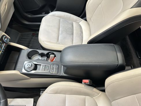 Used 2020 Ford Escape Titanium AWD/4WD image 42