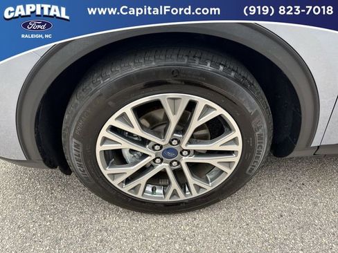 Certified 2022 Ford Escape SEL FWD image 13
