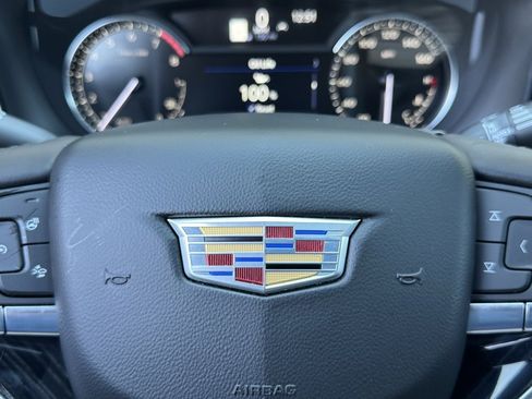 Used 2025 Cadillac XT6 Premium Luxury image 29