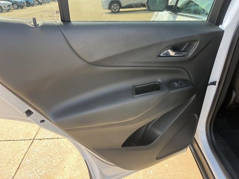 Used 2022 Chevrolet Equinox LT image 38