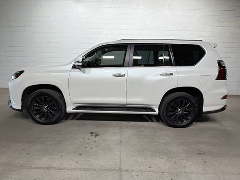 Used 2023 Lexus GX 460 Luxury w/ Sport Design Package AWD/4WD image 2