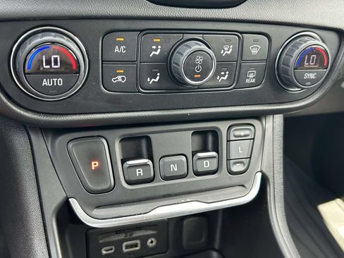 Used 2020 GMC Terrain SLE w/ Driver Convenience Package FWD image 20