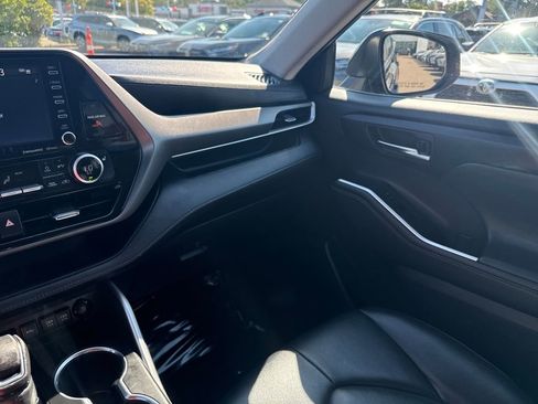 Used 2020 Toyota Highlander XLE image 30
