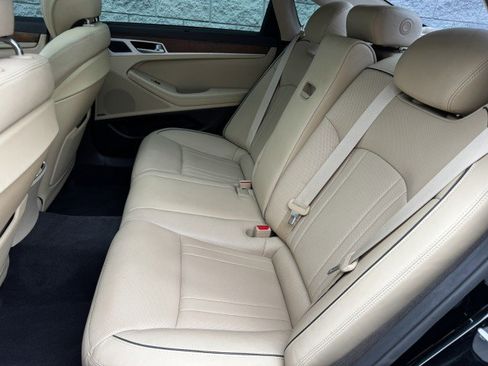 Used 2015 Hyundai Genesis 5.0 image 8