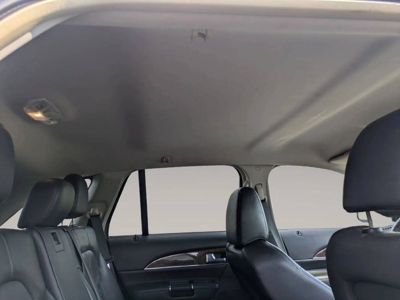 Used 2011 Lincoln MKX 2WD w/ Wood Pkg image 28