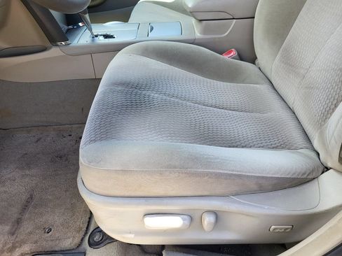 Used 2010 Toyota Camry LE FWD image 25