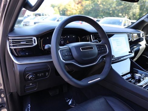 Used 2022 Jeep Wagoneer Series III w/ Convenience Group I image 18