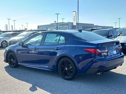Used 2025 Toyota Camry SE FWD image 3