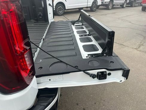 Used 2024 GMC Sierra 1500 AT4 w/ Technology Package AWD/4WD image 18