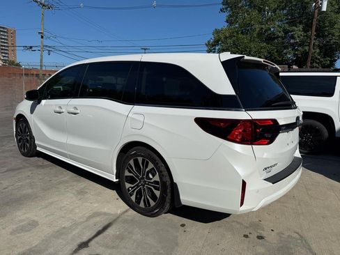 Used 2026 Honda Odyssey Elite image 3