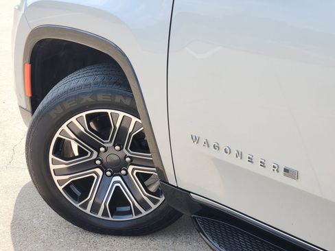 Used 2022 Jeep Wagoneer Series III AWD/4WD image 17