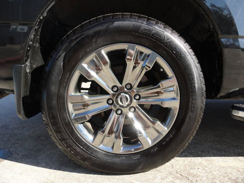 Used 2017 Nissan Titan SV image 33