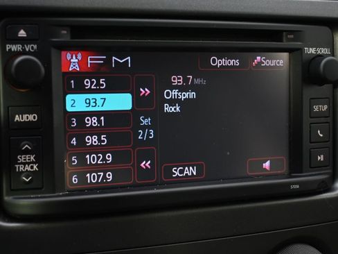 Used 2013 Toyota Corolla LE w/ Premium Pkg FWD image 28