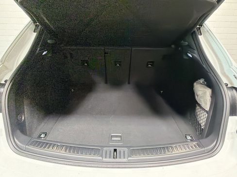 Certified 2023 Porsche Macan image 13