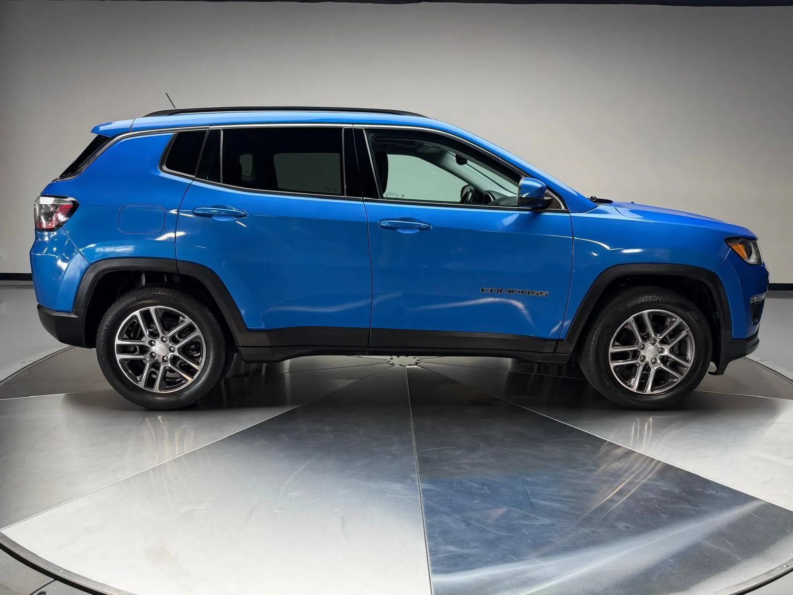 Used 2020 Jeep Compass Latitude FWD image 6