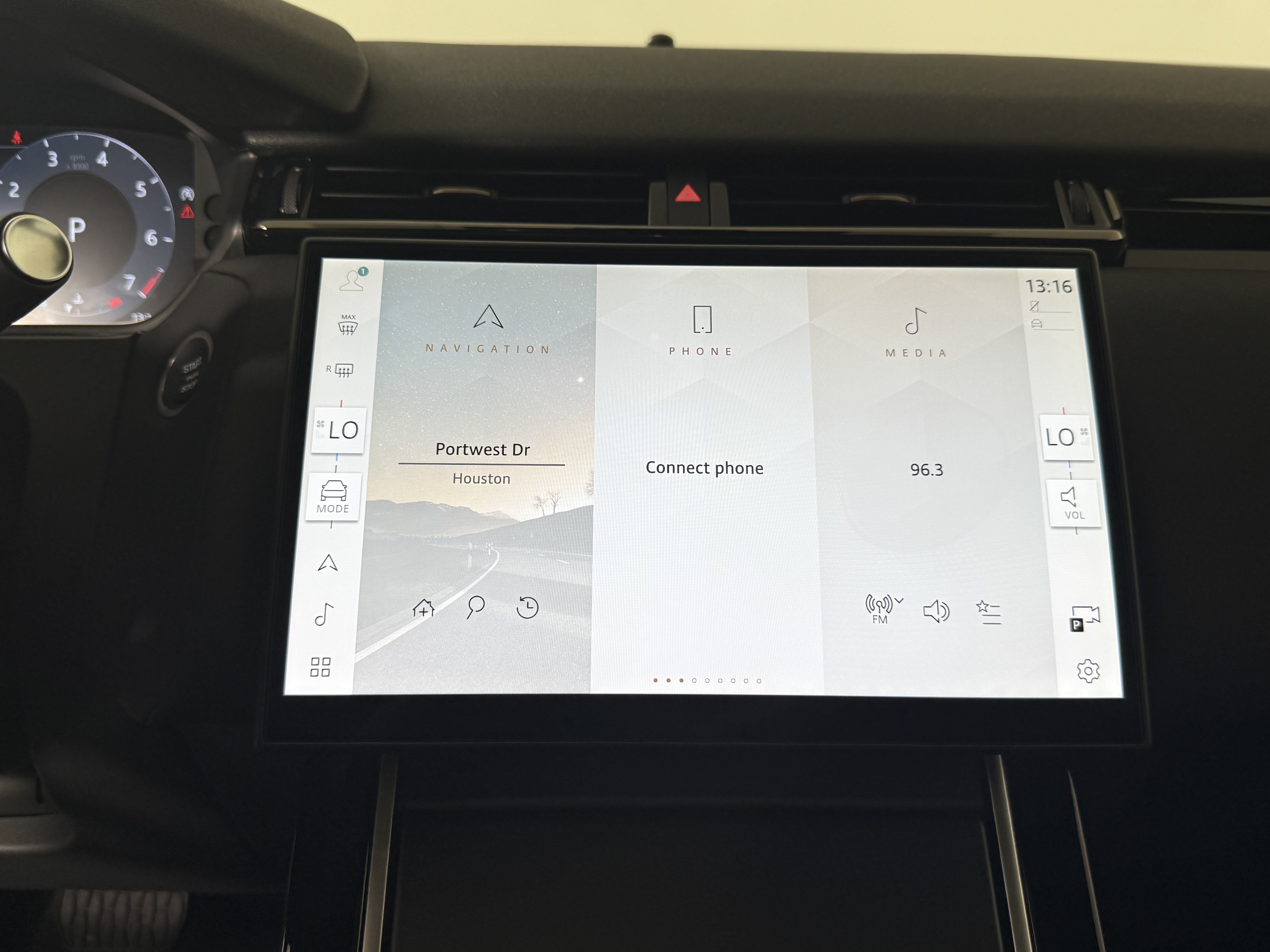 New 2026 Land Rover Range Rover Velar S AWD/4WD image 17