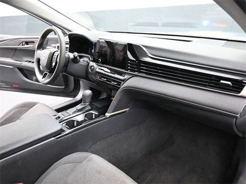 Used 2025 Toyota Camry LE image 25