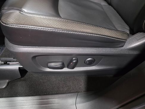 Used 2023 Nissan Pathfinder SL AWD/4WD image 13