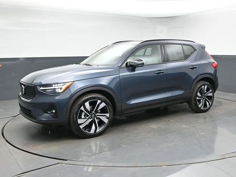 New 2026 Volvo XC40 B5 Plus w/ Climate Package AWD/4WD image 4