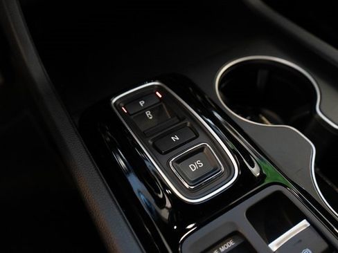 Used 2025 Honda Pilot Sport image 23