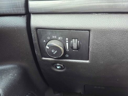 Used 2019 Jeep Grand Cherokee Altitude AWD/4WD image 34