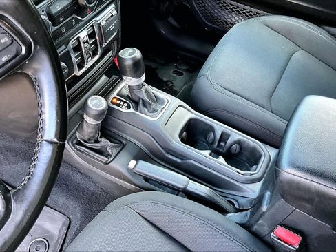 Used 2022 Jeep Wrangler Unlimited Sport w/ Sun And Sound Package AWD/4WD image 17