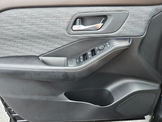Used 2021 Nissan Rogue SV AWD/4WD image 36