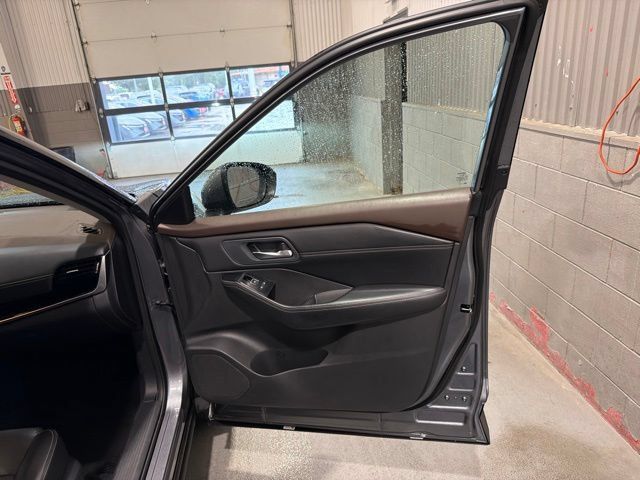 Certified 2023 Nissan Rogue SL AWD/4WD image 17
