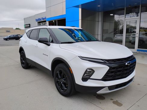 Used 2024 Chevrolet Blazer LT w/ Convenience Package FWD image 3