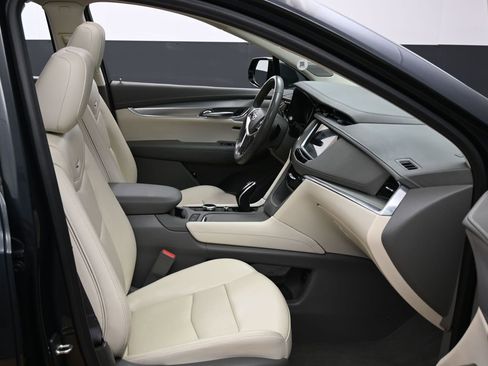 Used 2021 Cadillac XT5 Premium Luxury image 39