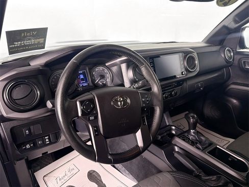 Used 2020 Toyota Tacoma TRD Sport image 9