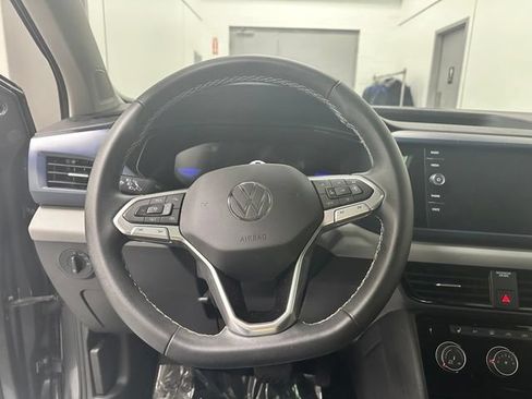 Used 2023 Volkswagen Taos SE w/ Panoramic Sunroof Package AWD/4WD image 4