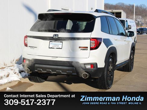 Certified 2022 Honda Passport TrailSport image 2