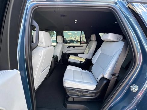 Used 2025 Chevrolet Tahoe Premier RWD image 12