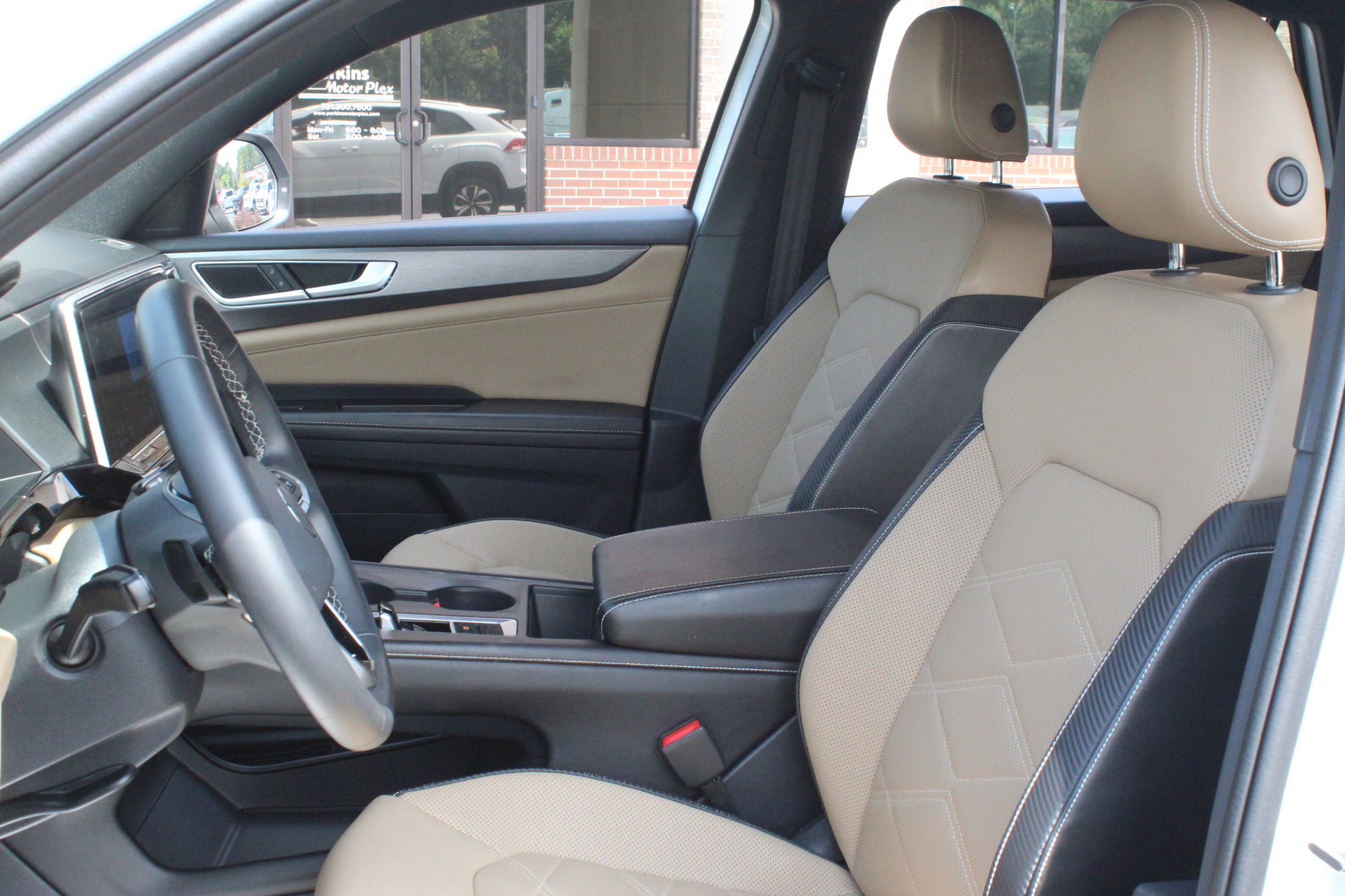 Used 2024 Volkswagen Atlas Cross Sport SE FWD image 13