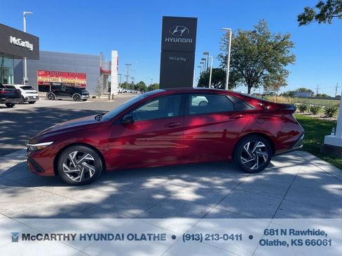 Certified 2025 Hyundai Elantra Sport FWD image 12