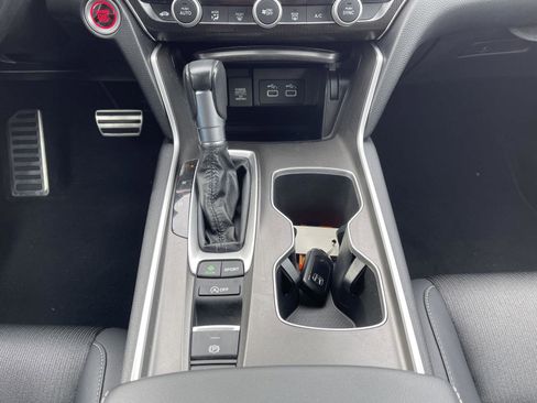 Used 2022 Honda Accord Sport image 11