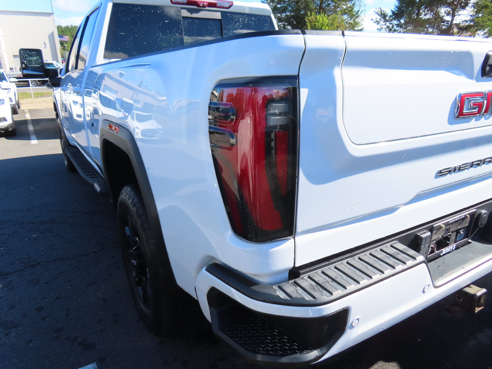 Used 2024 GMC Sierra 2500 AT4 w/ AT4 Premium Plus Package AWD/4WD image 11