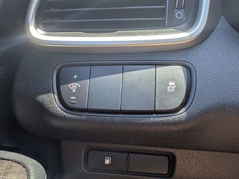 Used 2018 Kia Sorento FWD image 23