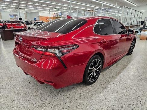Used 2021 Toyota Camry SE FWD image 4