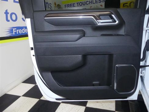 Used 2025 Chevrolet Silverado 3500 LT image 28